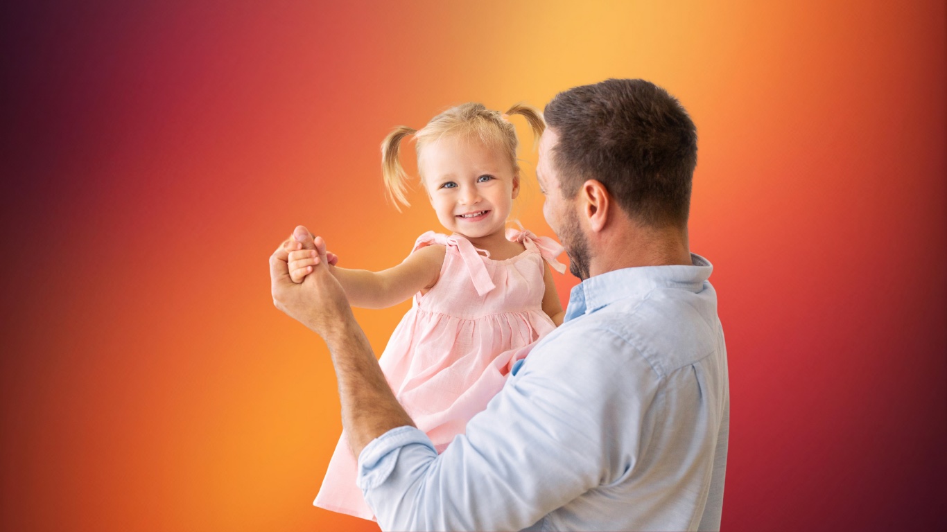 Padre bailando con su hija pequeña en el programa artístico familiar Ser y Estar